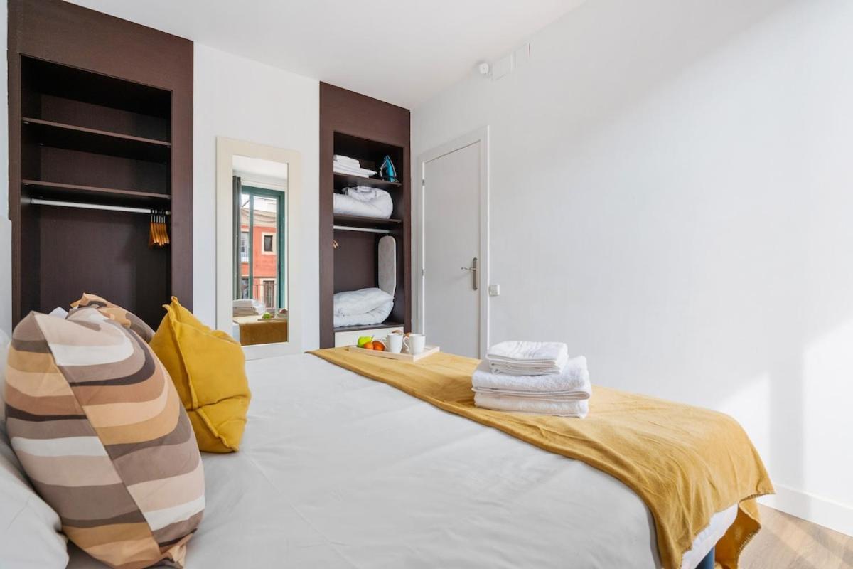 Lodging Apartments Liceu G1 Barcelona Exteriör bild